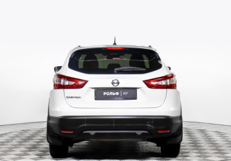 Подержанный автомобиль Nissan Qashqai 2014 года (6 фото)