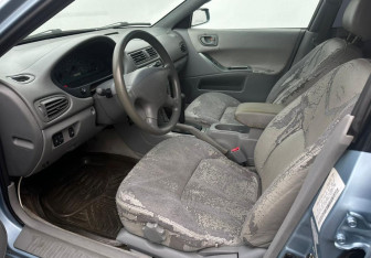 Подержанный автомобиль Mitsubishi Galant Sedan 2003 года (9 фото)