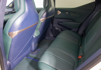 Подержанный автомобиль Zeekr X 2023 года (11 фото)