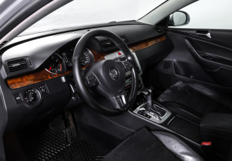 Подержанный автомобиль Volkswagen Passat Wagon 2010 года (15 фото)