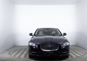 Подержанный автомобиль Jaguar XJ 2014 года (2 фото)