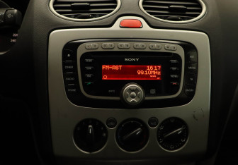 Подержанный автомобиль Ford Focus Hatchback 2008 года (12 фото)