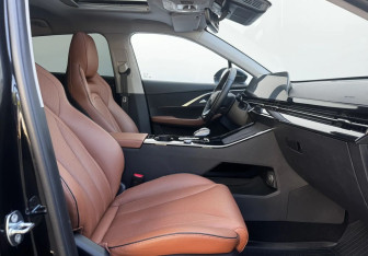 Подержанный автомобиль Omoda C5 2023 года (10 фото)