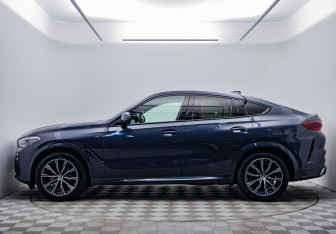 Подержанный автомобиль BMW X6 2020 года (2 фото)