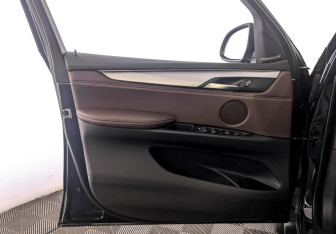 Подержанный автомобиль BMW X5 2018 года (19 фото)