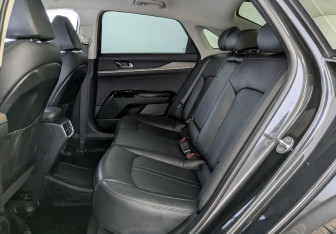 Подержанный автомобиль Kia K5 2020 года (10 фото)