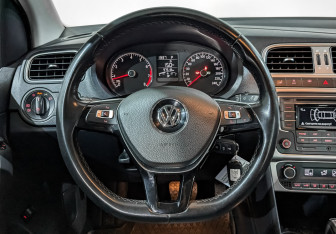 Подержанный автомобиль Volkswagen Polo Sedan 2018 года (21 фото)
