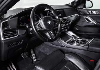 Подержанный автомобиль BMW X6 2020 года (15 фото)