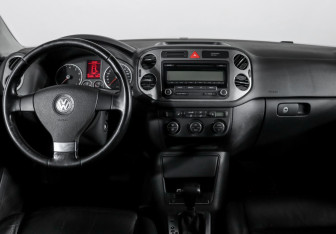 Подержанный автомобиль Volkswagen Tiguan 2009 года (12 фото)