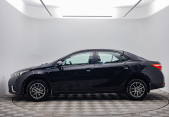 Подержанный автомобиль Toyota Corolla Sedan 2014 года (8 фото)