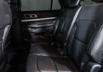 Подержанный автомобиль Ford Explorer 2017 года (16 фото)