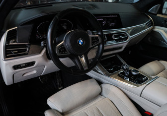 Подержанный автомобиль BMW X7 2020 года (17 фото)