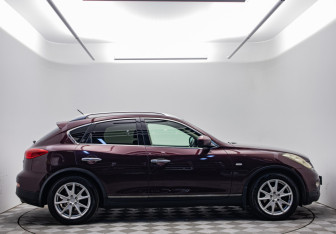 Подержанный автомобиль Infiniti EX 2011 года (4 фото)