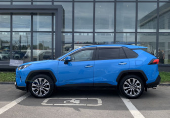 Подержанный автомобиль Toyota RAV4 2020 года (4 фото)