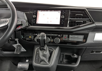 Подержанный автомобиль Volkswagen Multivan 2020 года (17 фото)
