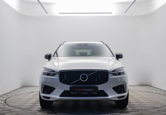 Подержанный автомобиль Volvo XC60 2020 года (2 фото)