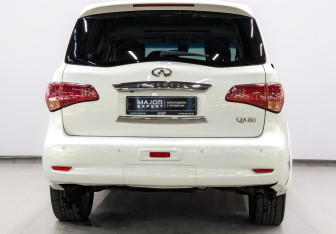Подержанный автомобиль Infiniti QX80 2014 года (6 фото)