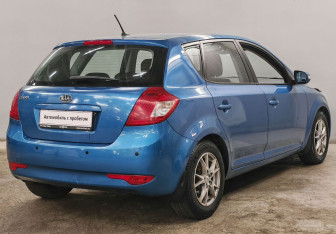 Подержанный автомобиль Kia Ceed Hatchback 2011 года (5 фото)