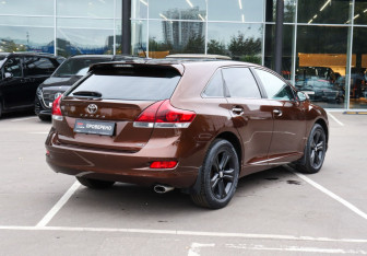 Подержанный автомобиль Toyota Venza 2014 года (5 фото)