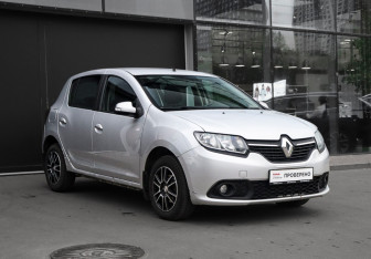Подержанный автомобиль Renault Sandero 2018 года (3 фото)