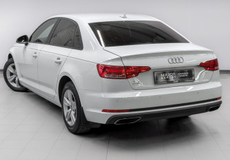 Подержанный автомобиль Audi A4 Sedan 2019 года (7 фото)