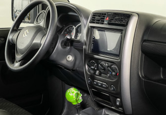 Подержанный автомобиль Suzuki Jimny 2018 года (9 фото)