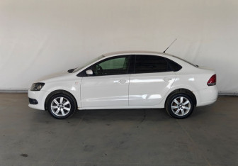 Подержанный автомобиль Volkswagen Polo Sedan 2012 года (8 фото)