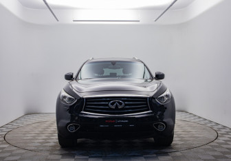 Подержанный автомобиль Infiniti QX70 2016 года (2 фото)
