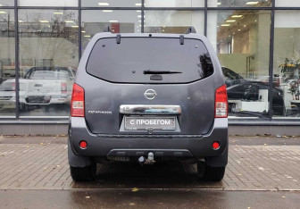 Подержанный автомобиль Nissan Pathfinder 2012 года (7 фото)