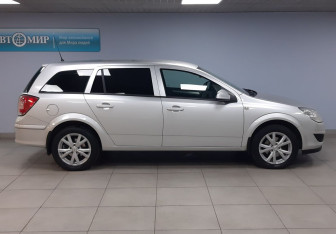Подержанный автомобиль Opel Astra Wagon 2014 года (4 фото)