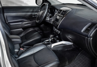 Подержанный автомобиль Mitsubishi ASX 2013 года (11 фото)