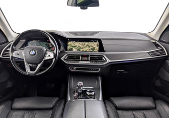 Подержанный автомобиль BMW X7 2019 года (16 фото)