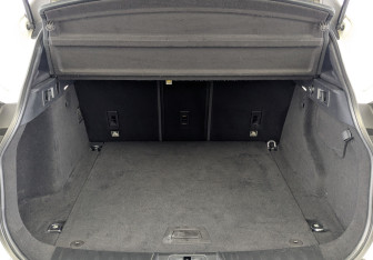 Подержанный автомобиль Jaguar F-Pace 2017 года (10 фото)