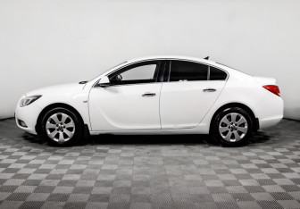 Подержанный автомобиль Opel Insignia Sedan 2010 года (8 фото)