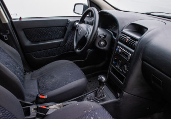 Подержанный автомобиль Opel Astra Hatchback 2001 года (10 фото)