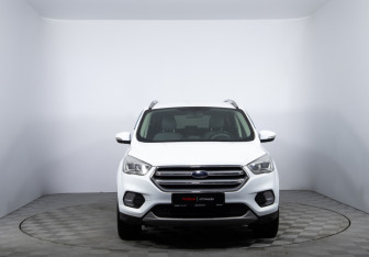 Подержанный автомобиль Ford Kuga 2017 года (2 фото)