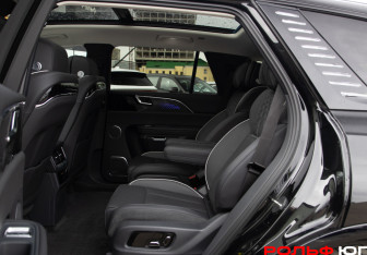 Подержанный автомобиль Hongqi E-HS9 2021 года (8 фото)