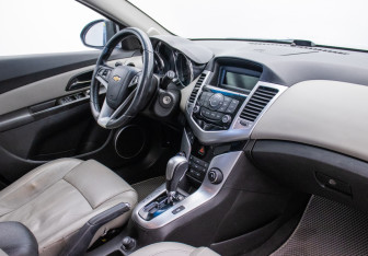 Подержанный автомобиль Chevrolet Cruze Hatchback 2012 года (10 фото)