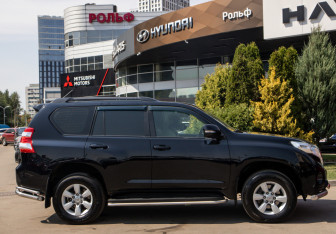 Подержанный автомобиль Toyota Land Cruiser Prado 2013 года (3 фото)
