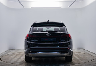 Подержанный автомобиль Hyundai Santa Fe 2022 года (6 фото)