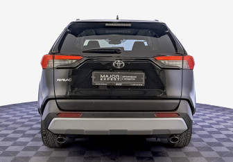 Подержанный автомобиль Toyota RAV4 2024 года (6 фото)