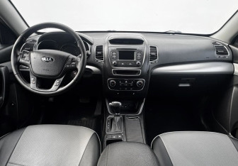 Подержанный автомобиль Kia Sorento 2013 года (9 фото)