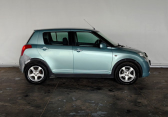 Подержанный автомобиль Suzuki Swift Hatchback 2007 года (7 фото)