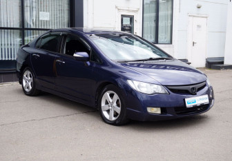 Подержанный автомобиль Honda Civic Sedan 2008 года (3 фото)
