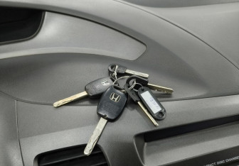 Подержанный автомобиль Honda Civic Sedan 2007 года (15 фото)