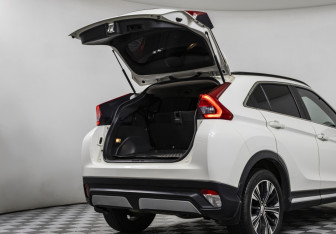 Подержанный автомобиль Mitsubishi Eclipse Cross 2019 года (17 фото)