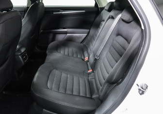 Подержанный автомобиль Ford Mondeo Sedan 2018 года (10 фото)