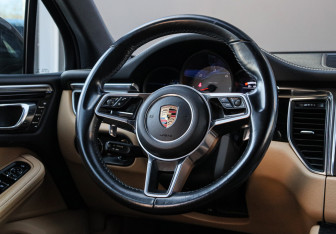 Подержанный автомобиль Porsche Macan 2017 года (16 фото)