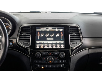 Подержанный автомобиль Jeep Grand Cherokee 2021 года (17 фото)