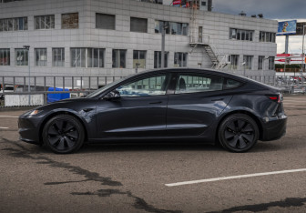Подержанный автомобиль Tesla Model 3 2025 года (8 фото)